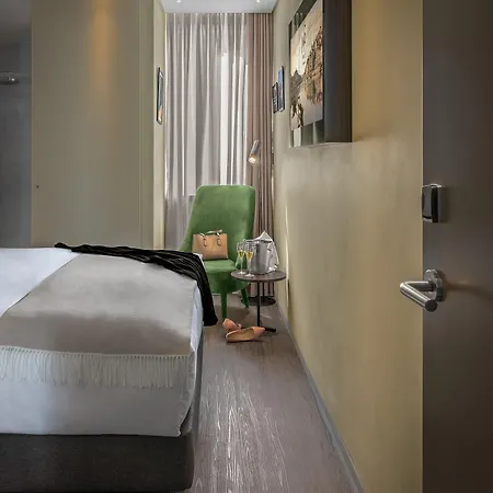 Hotel Moon & Sun