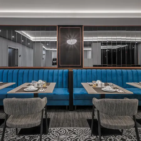 Moon & Sun فندق 4*