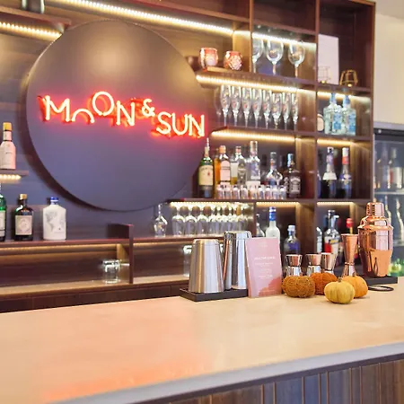 Hotel Moon & Sun