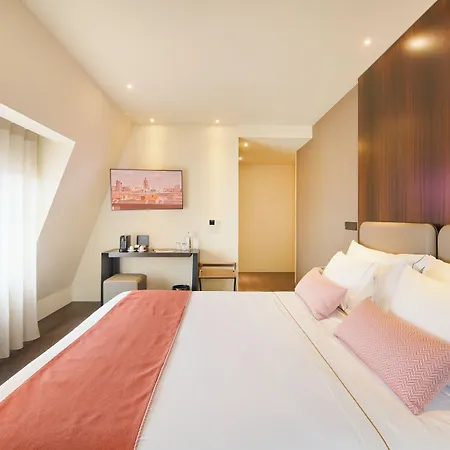 Hotel Moon & Sun